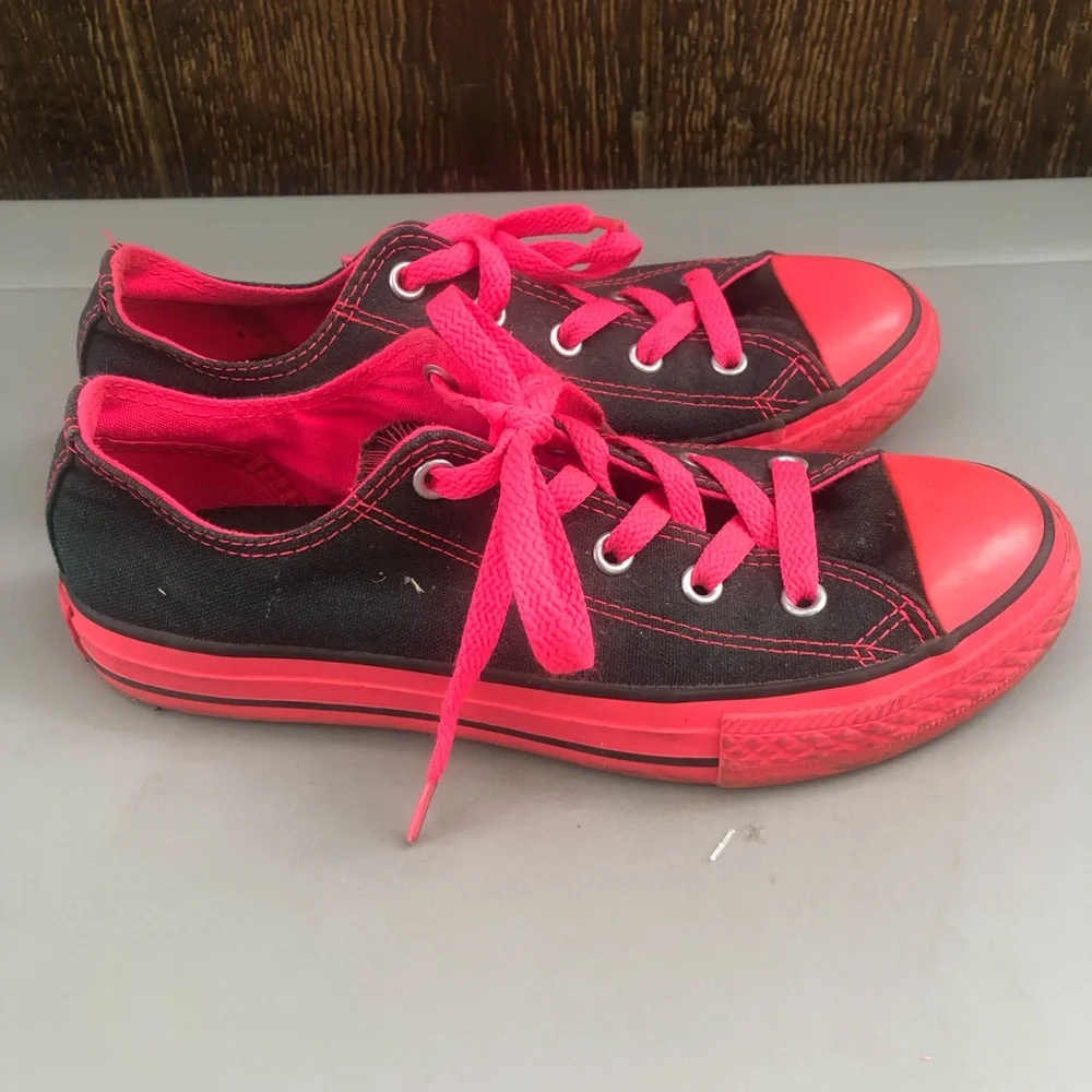 Converse Chuck Taylor All-Stars Low Top Black Bright Pink Accents Kids 3